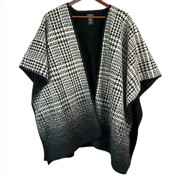NICOLE MILLER Original Black White Ombre Houndstooth Fleece Cape Shawl Preppy OS - Picture 2 of 8